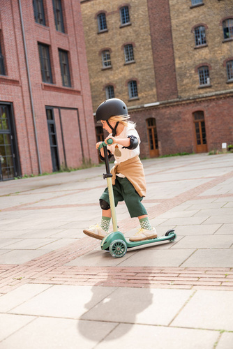 SCOOTANDRIDE Highwaykick 3S Hulajnoga z systemem sterowania 2w1 i kółkami LED składana 3+ Forest